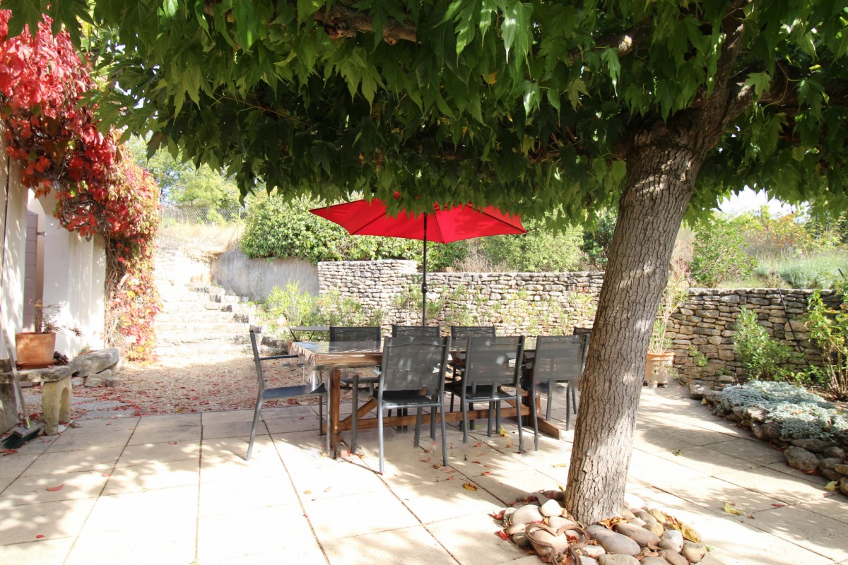 Repas au calme sur la terrasse