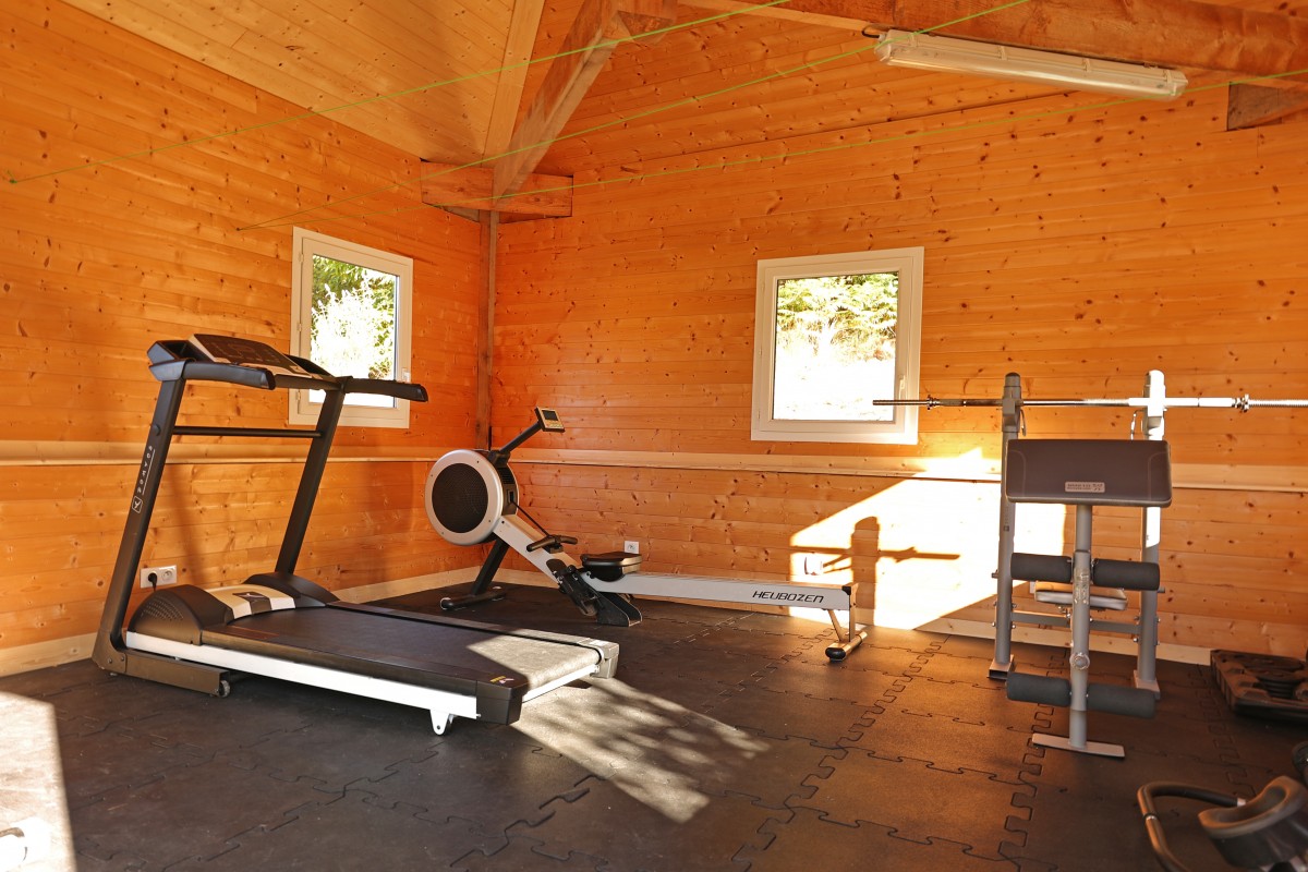 le chalet comporte une salle de sport très bien équipée