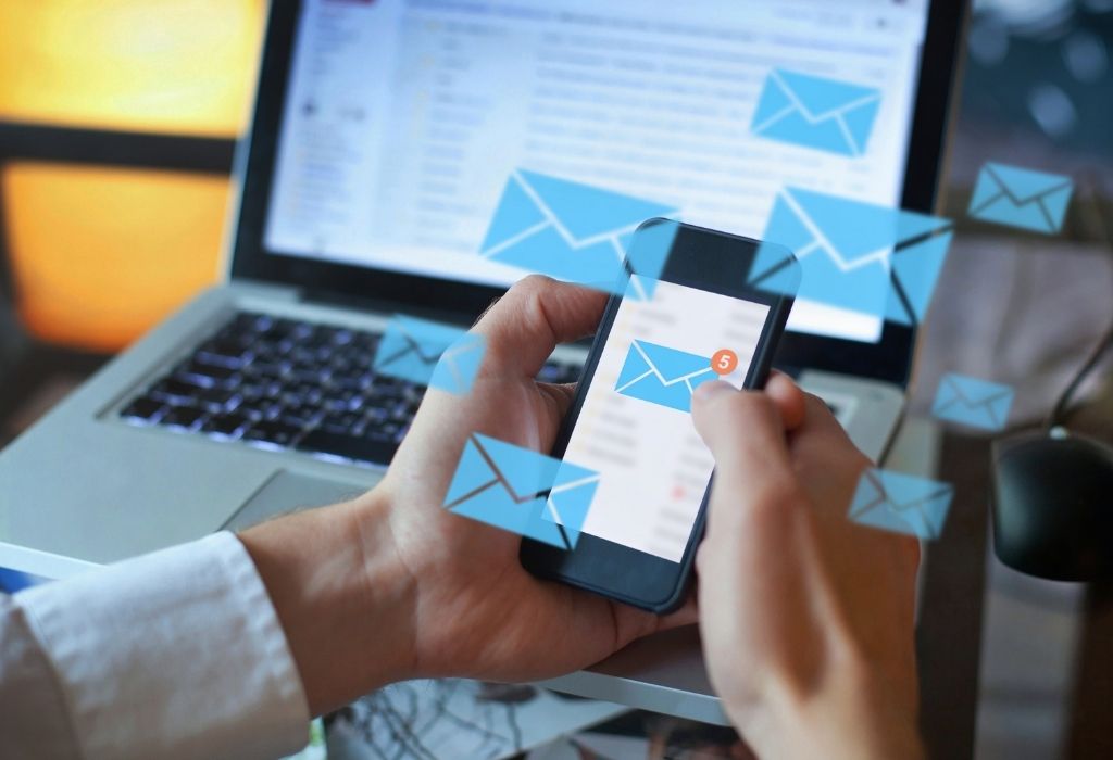 Le système de réservation envoit automatiquement des e-mails à vos clients